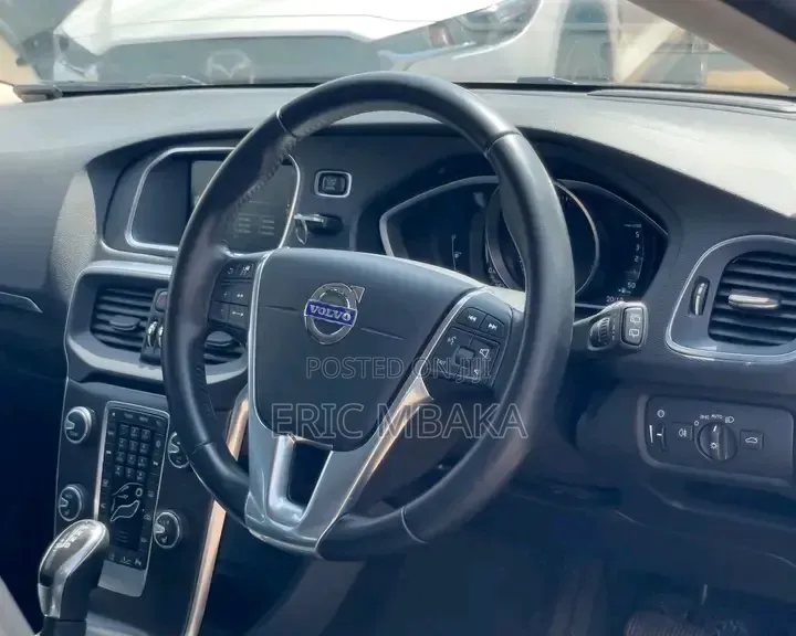 Volvo V40 2016 Black