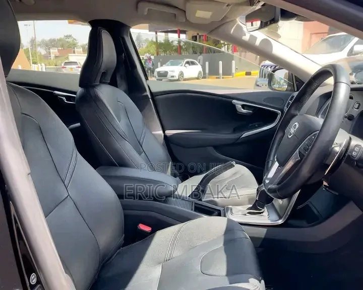 Volvo V40 2016 Black