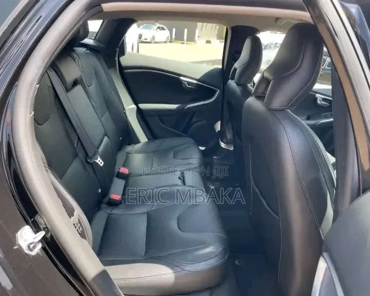 Volvo V40 2016 Black
