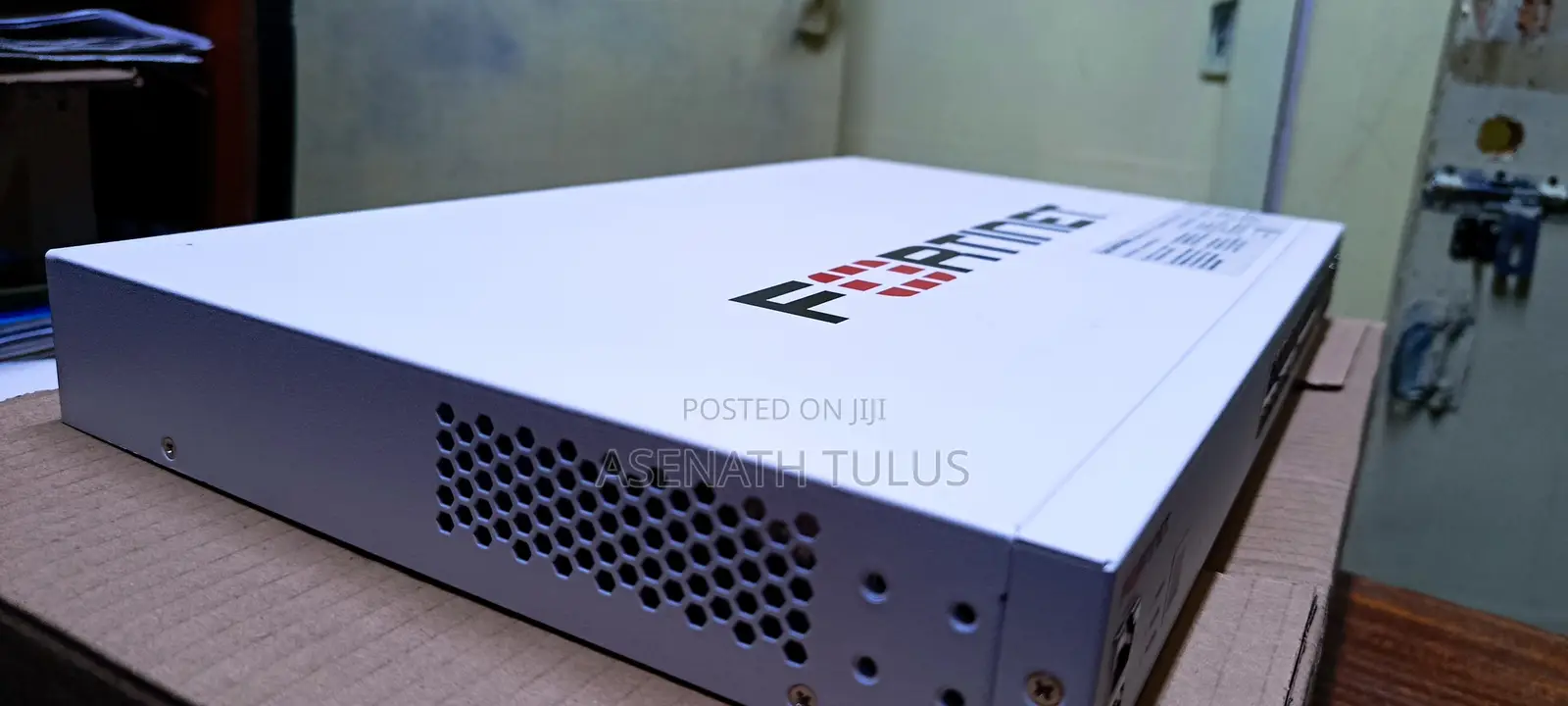 Fortinet FortiSwitch 124f-Fpoe Switch