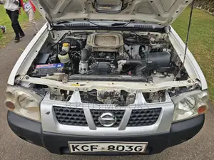 Nissan Hardbody 2015 White