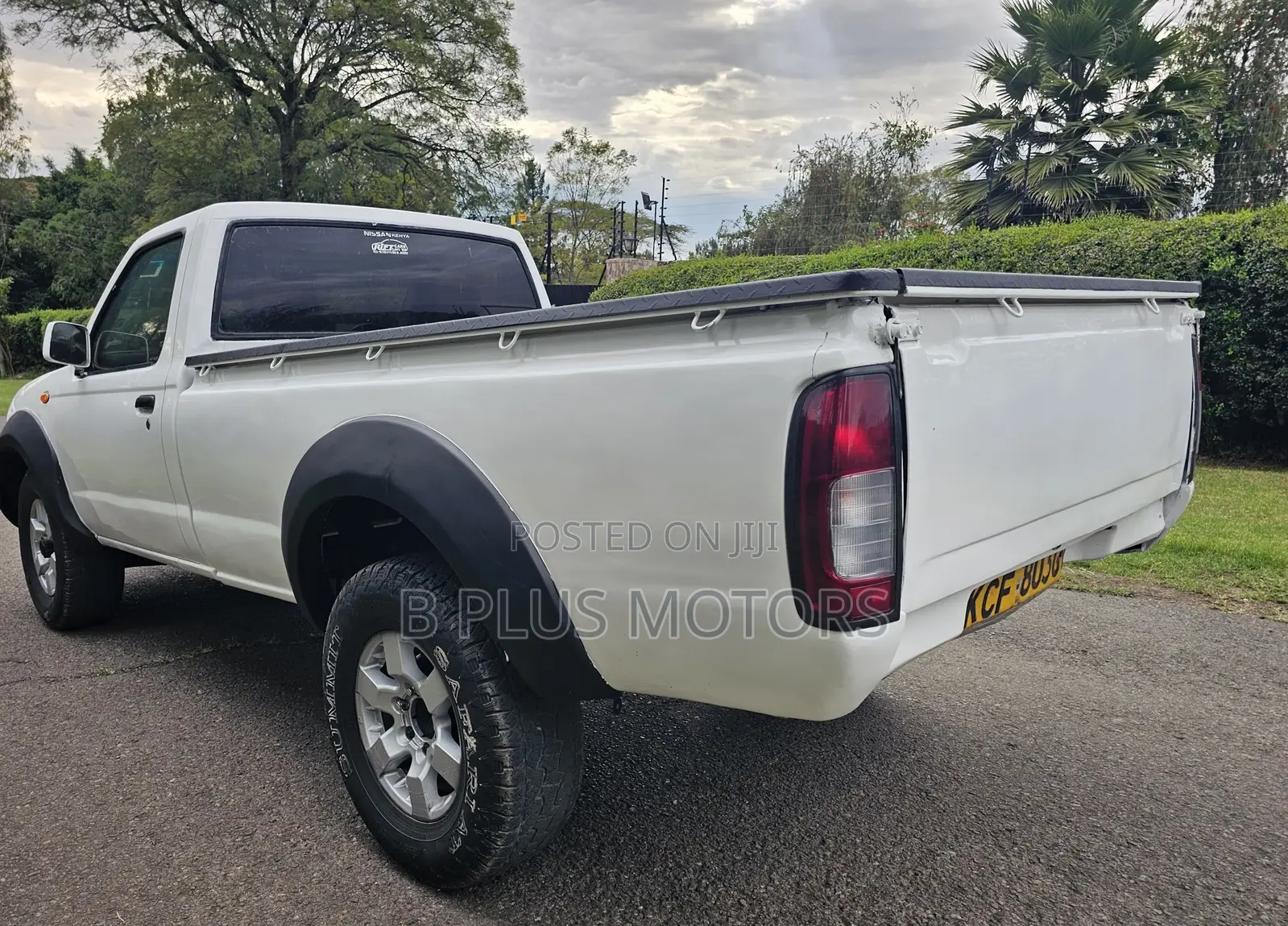Nissan Hardbody 2015 White