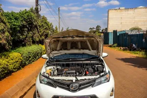 Toyota Auris 2012 White