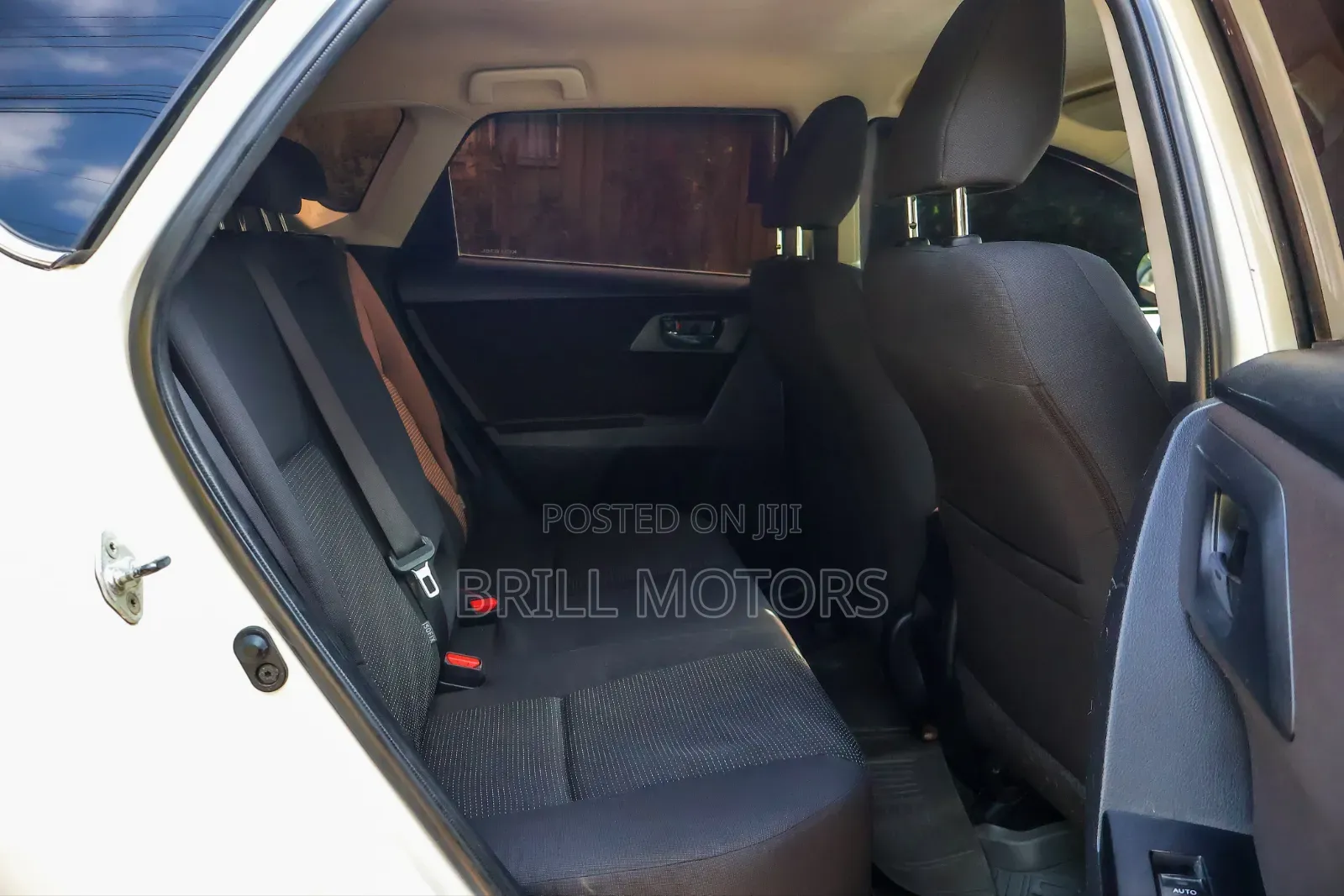 Toyota Auris 2012 White