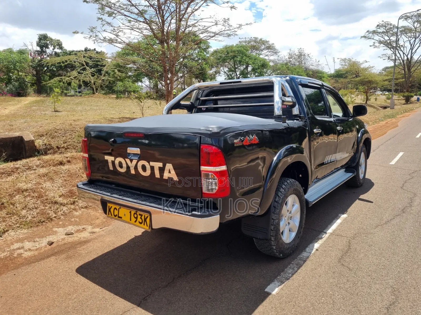 Toyota Hilux 2010 Black
