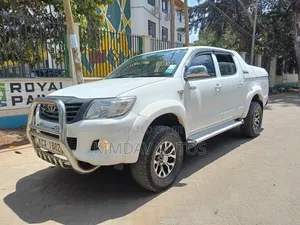 Toyota Hilux 2015 White