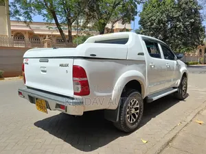Toyota Hilux 2015 White