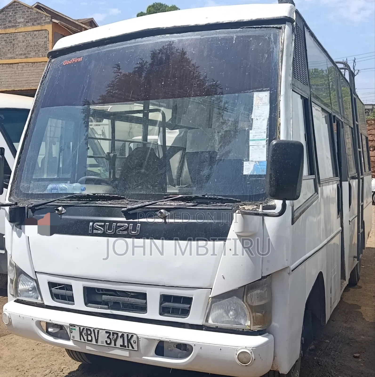 Isuzu NQR 2012 White