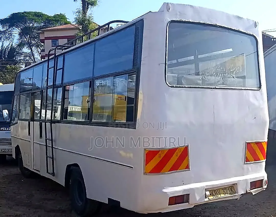 Isuzu NQR 2012 White