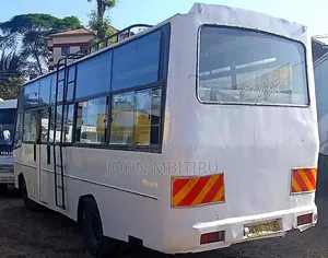 Isuzu NQR 2012 White