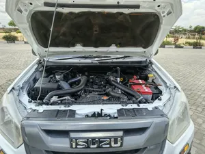Isuzu D-MAX 2021 Pearl