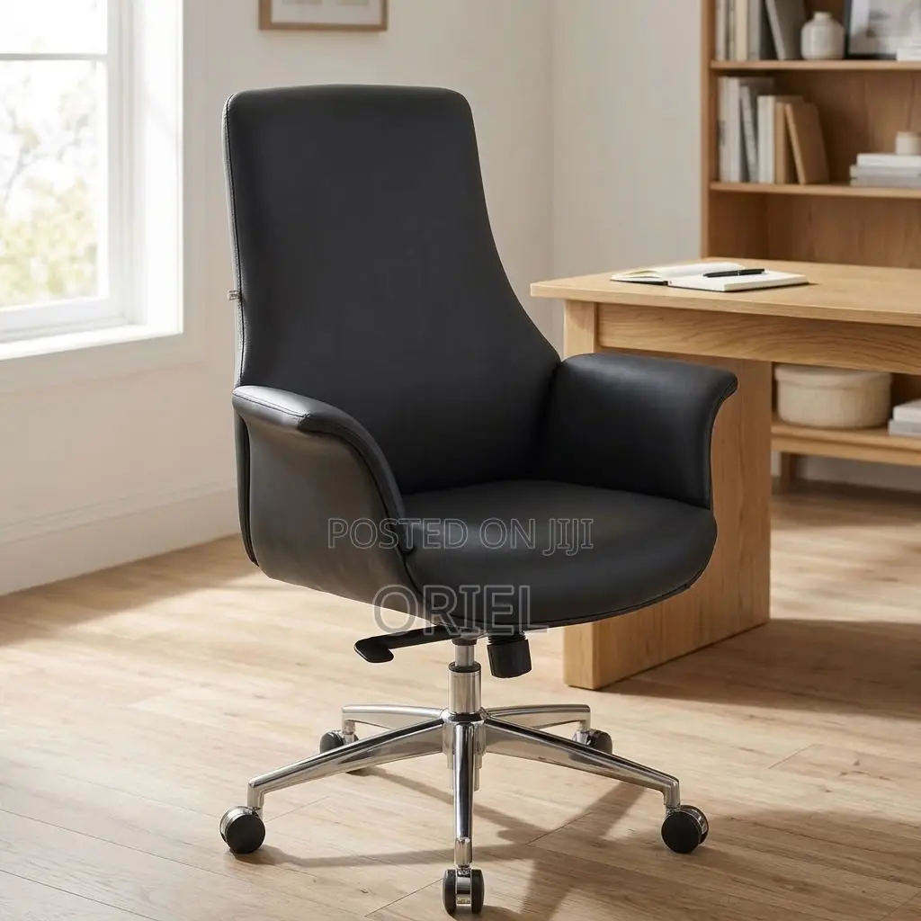High-Back Leather Office Chair – Modern Executive Desk Seating