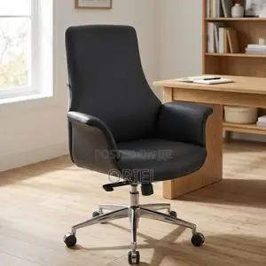High-Back Leather Office Chair – Modern Executive Desk Seating