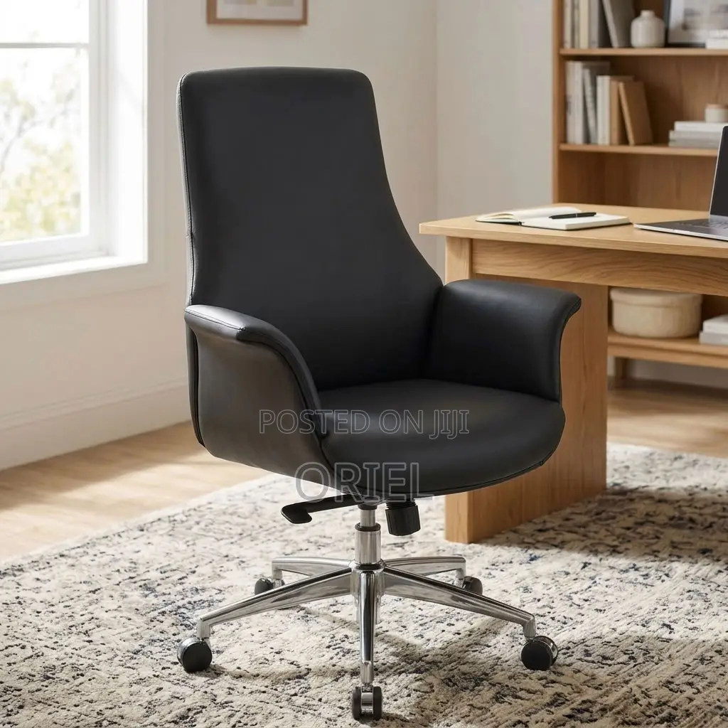 High-Back Leather Office Chair – Modern Executive Desk Seating