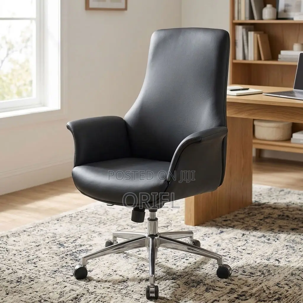 High-Back Leather Office Chair – Modern Executive Desk Seating