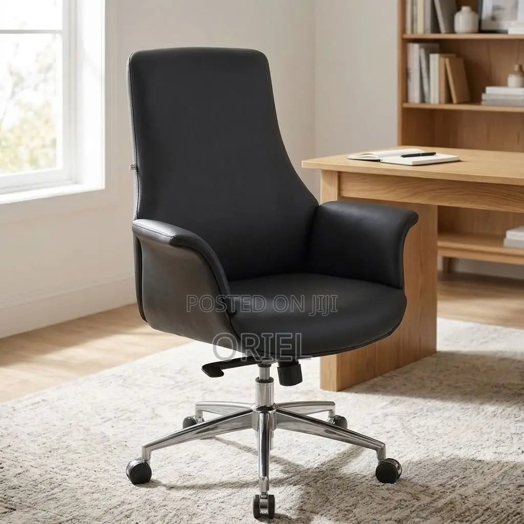 High-Back Leather Office Chair – Modern Executive Desk Seating