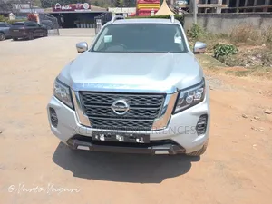 Nissan Navara 2021 Silver