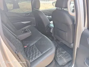 Nissan Navara 2021 Silver