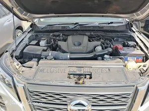 Nissan Navara 2021 Silver