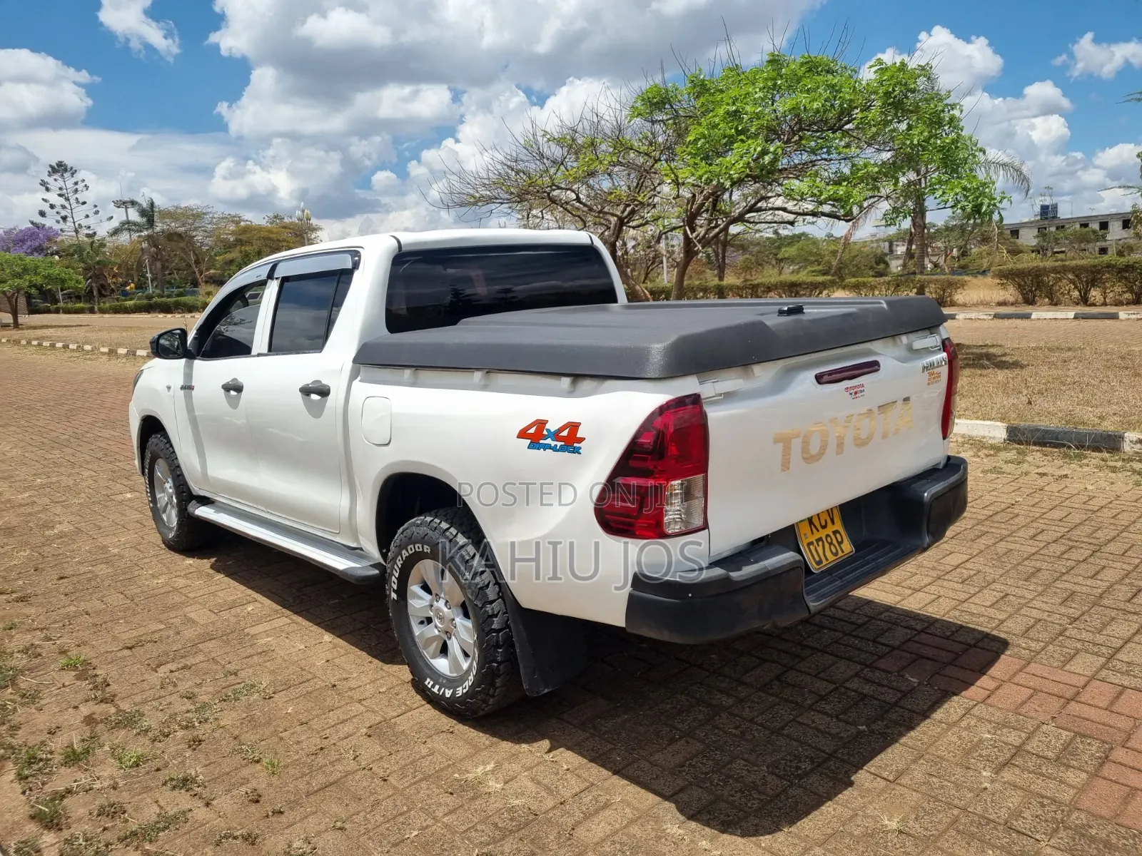 Toyota Hilux 2018 White