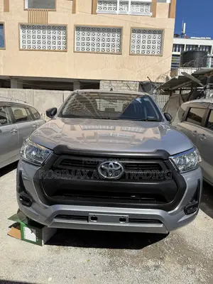Toyota Hilux 2020 Silver