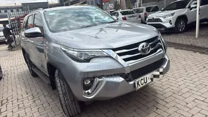 Toyota Fortuner 2019 Silver