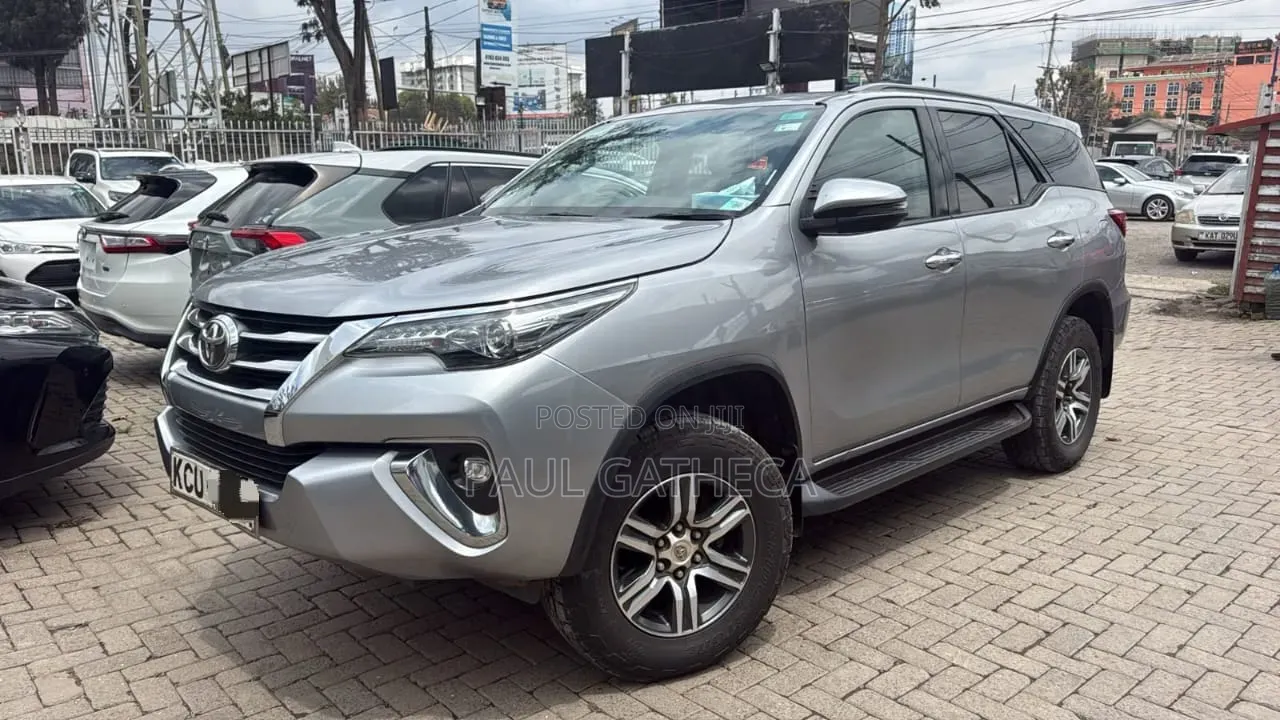 Toyota Fortuner 2019 Silver