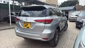 Toyota Fortuner 2019 Silver