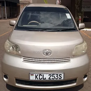 Toyota Porte 2010
