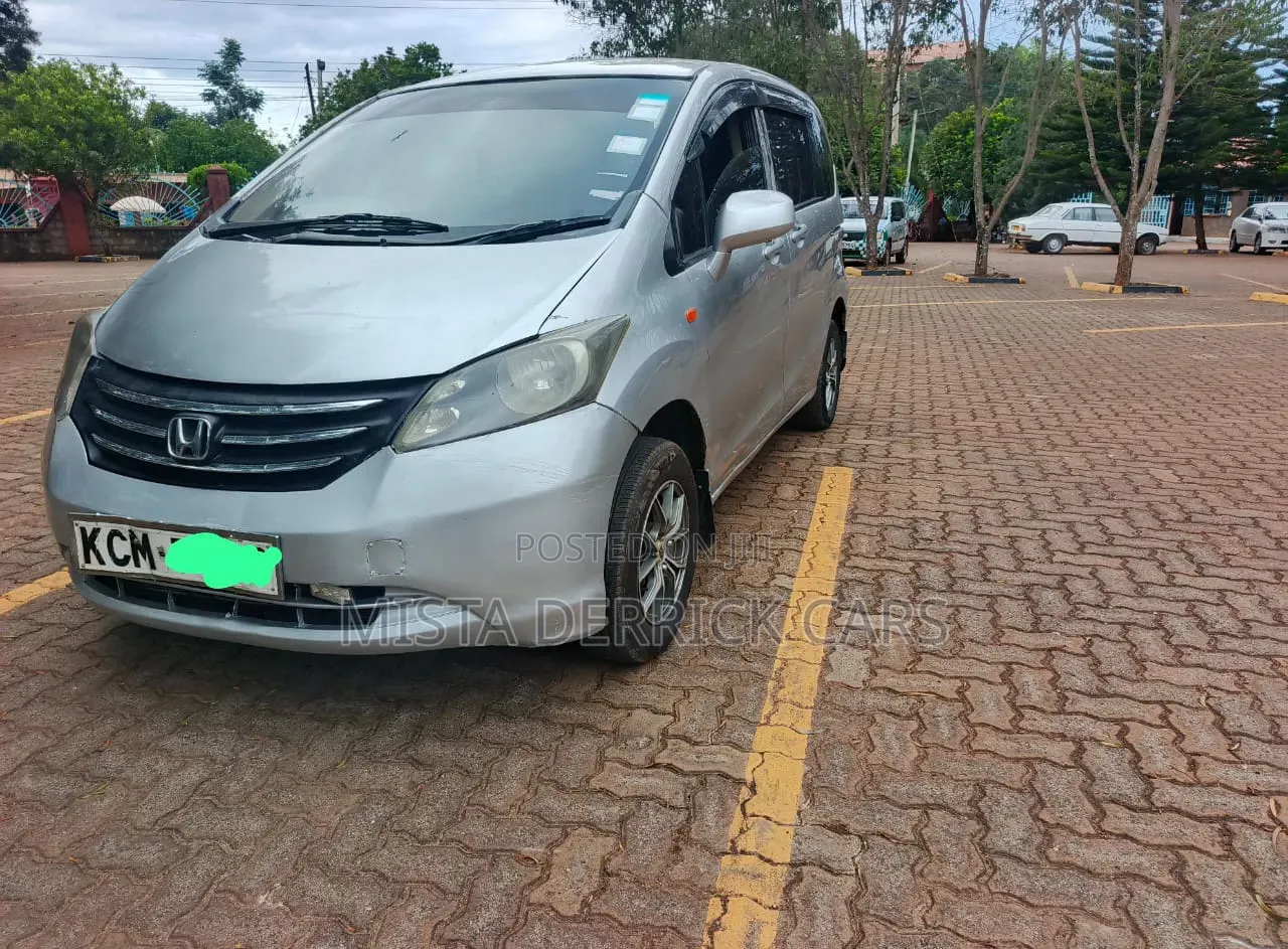 Honda Freed 2010 Silver