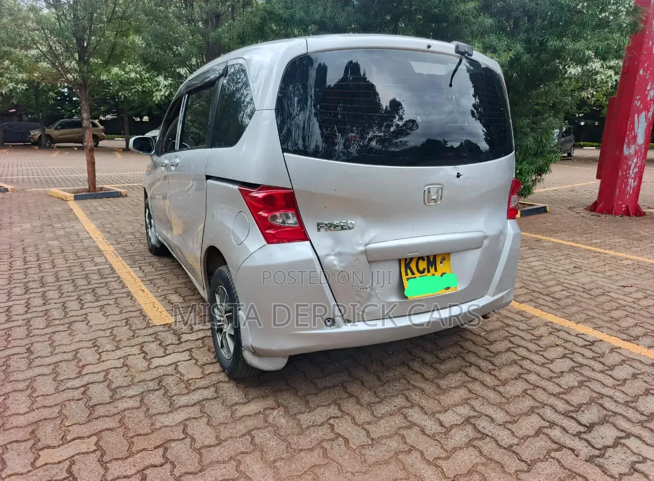 Honda Freed 2010 Silver