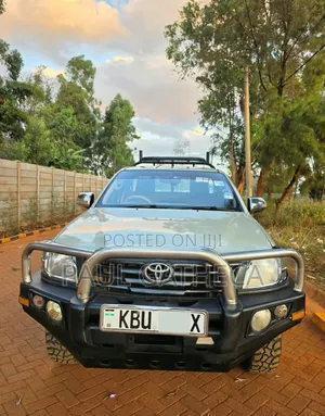 Toyota Hilux 2012 Silver