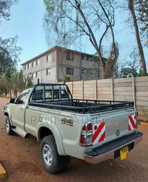 Toyota Hilux 2012 Silver