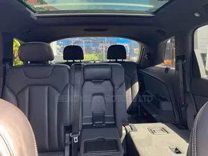 Audi Q7 2019 White