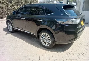 Toyota Harrier 2.0 2016 Black