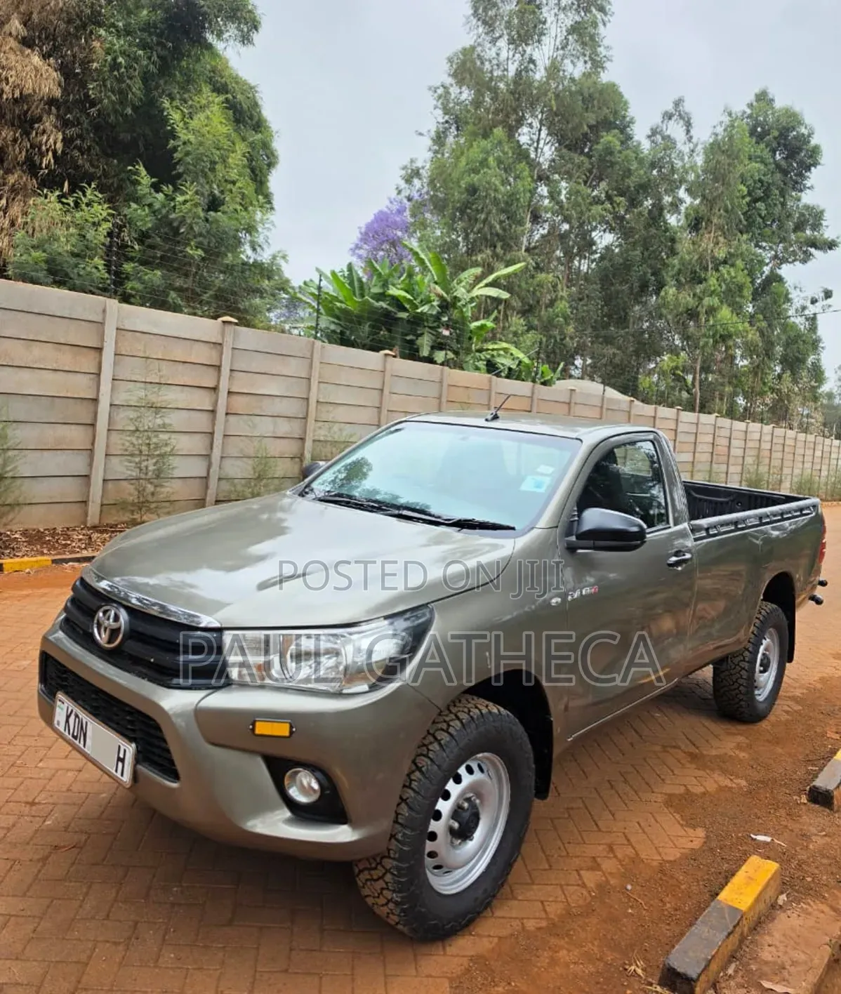 Toyota Hilux 2023 Gray