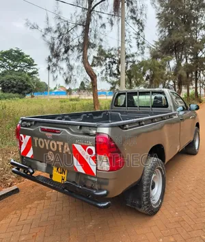 Toyota Hilux 2023 Gray