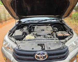 Toyota Hilux 2023 Gray