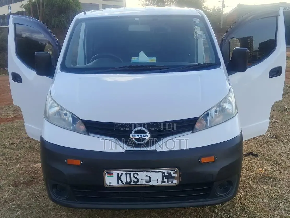 Nissan Caravan (Urvan) 2017 White