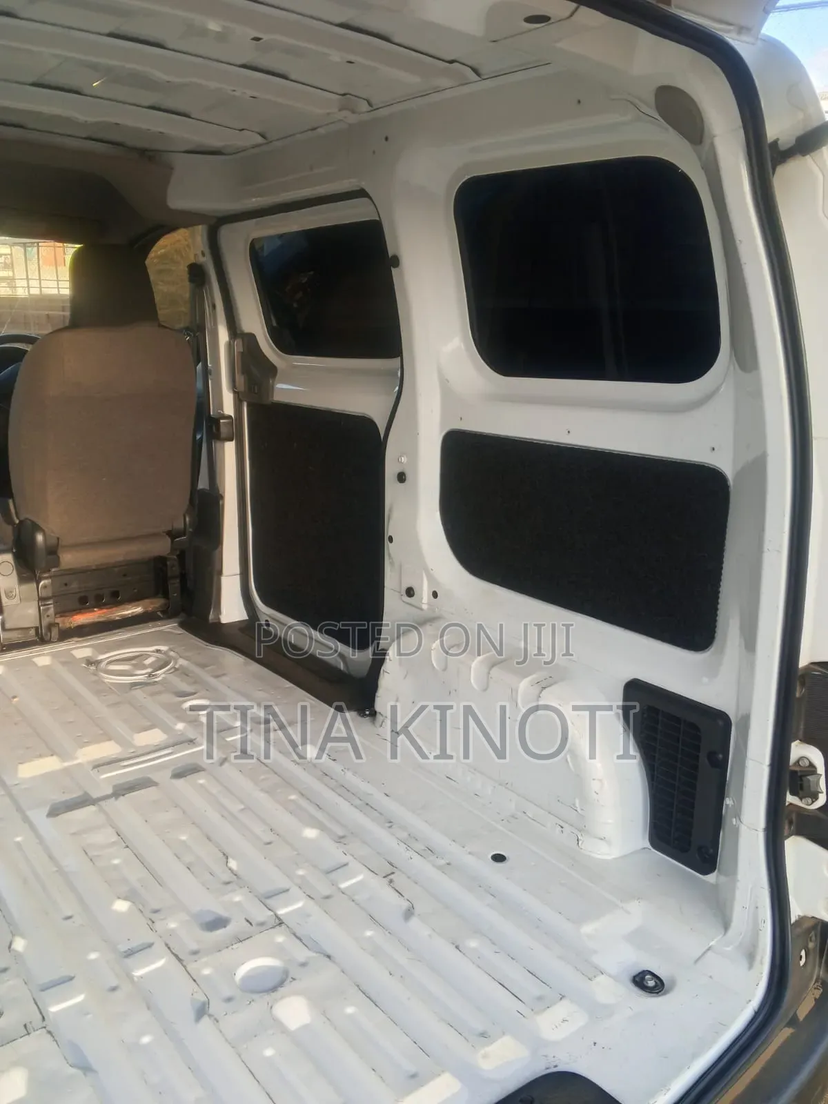 Nissan Caravan (Urvan) 2017 White