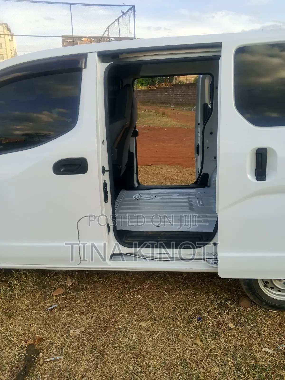Nissan Caravan (Urvan) 2017 White