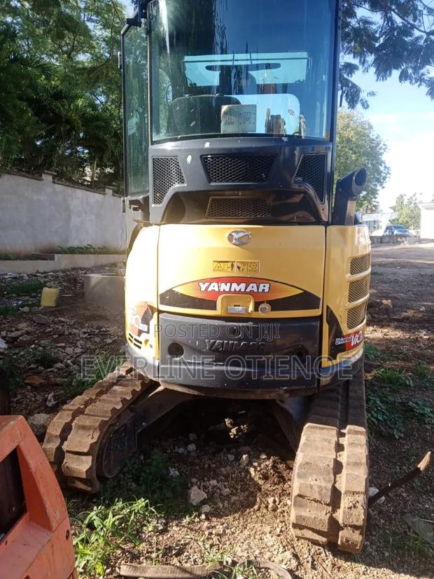 Mini Excavator - thumbnail 2