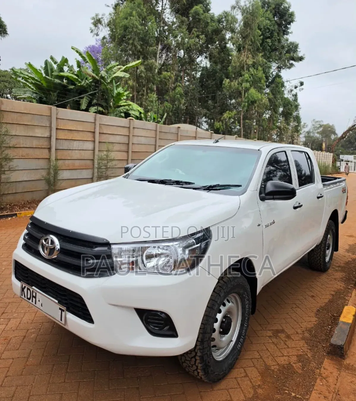 Toyota Hilux 2022 White