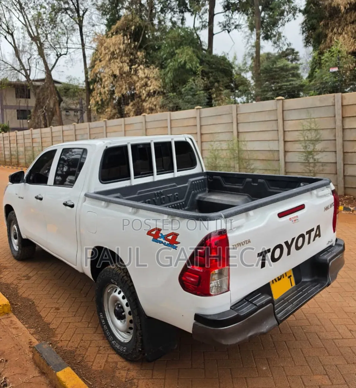 Toyota Hilux 2022 White
