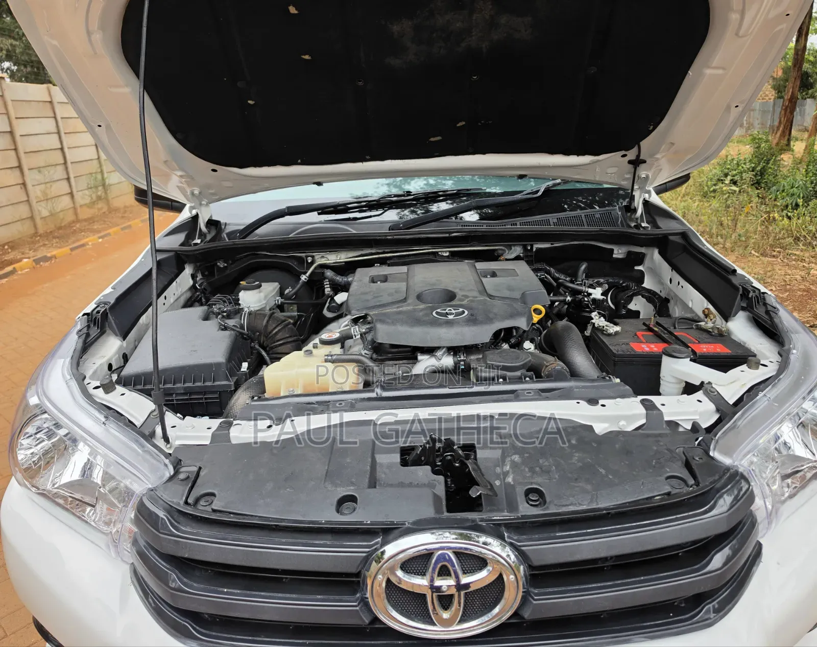 Toyota Hilux 2022 White