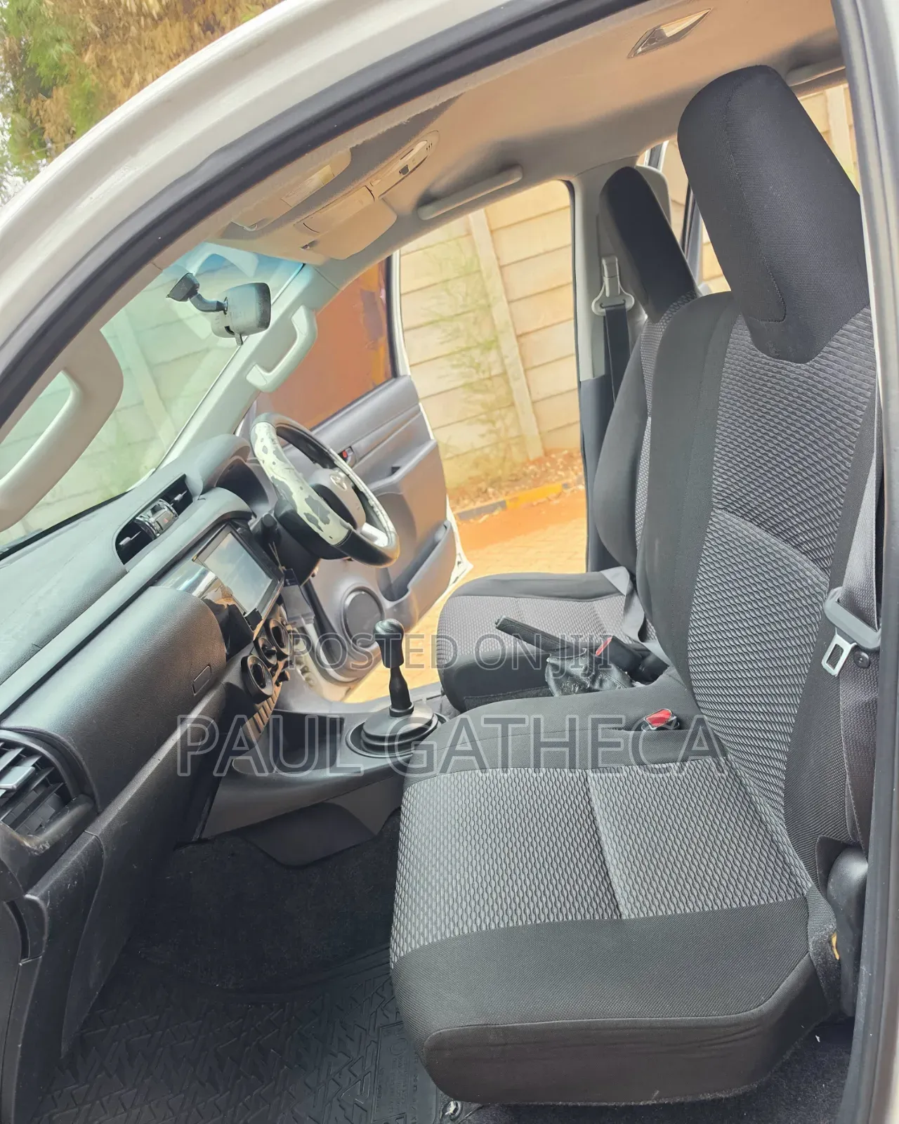 Toyota Hilux 2022 White