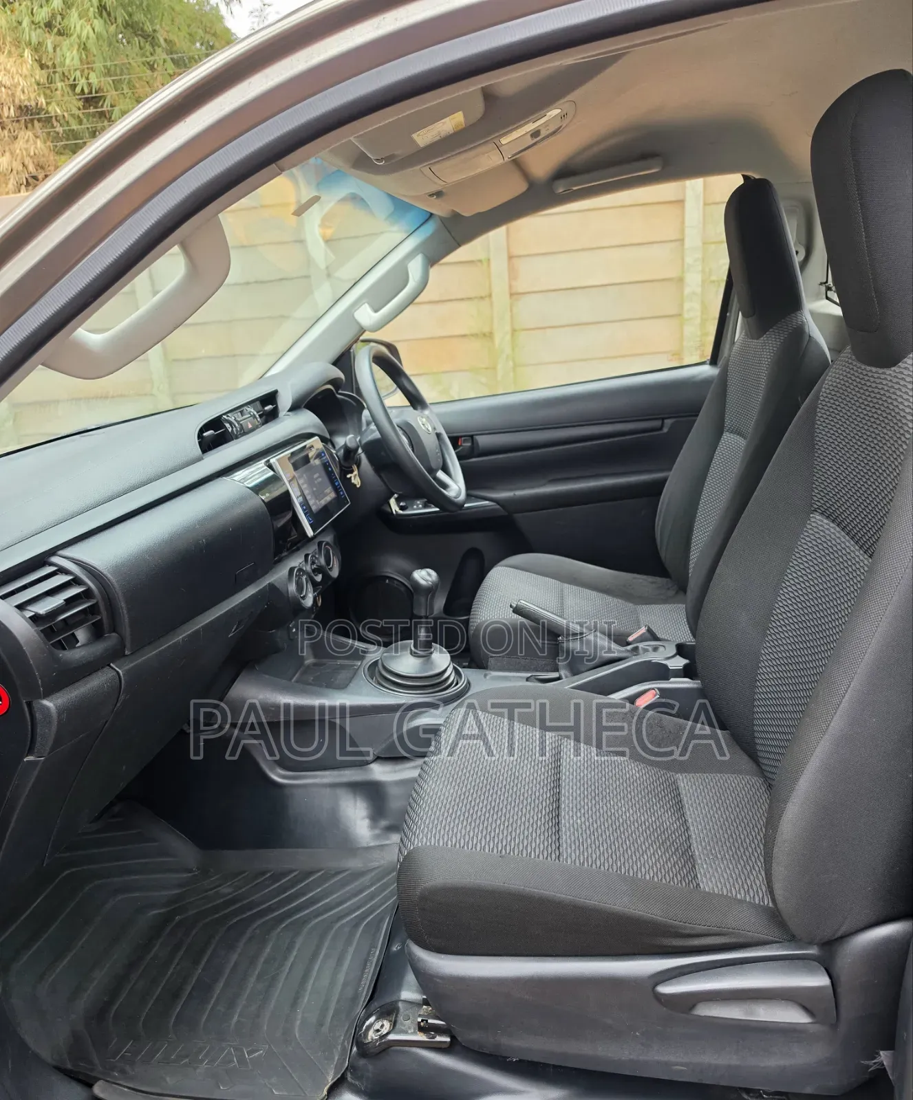 Toyota Hilux 2022 White