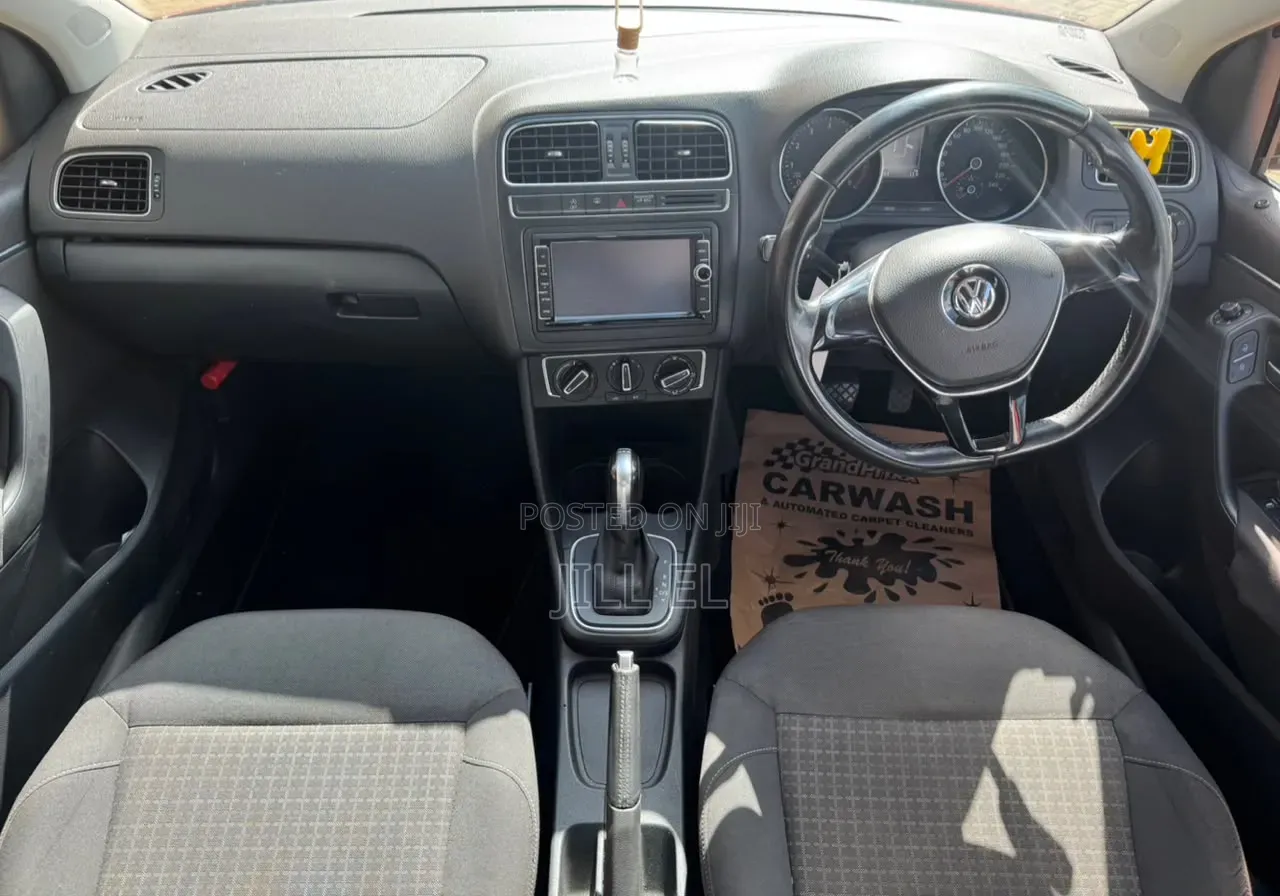Volkswagen Polo 2016 Red