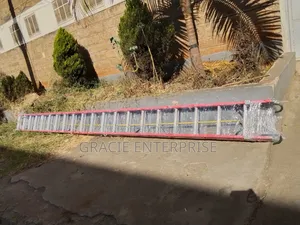 Fiberglass Extension Ladder