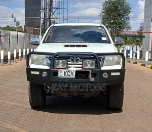 Toyota Hilux 2012 White